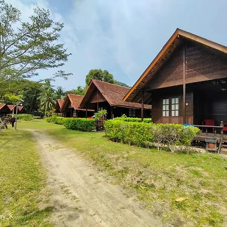 Alun Alun Island Resort Kampong Atap Zing Exterior photo