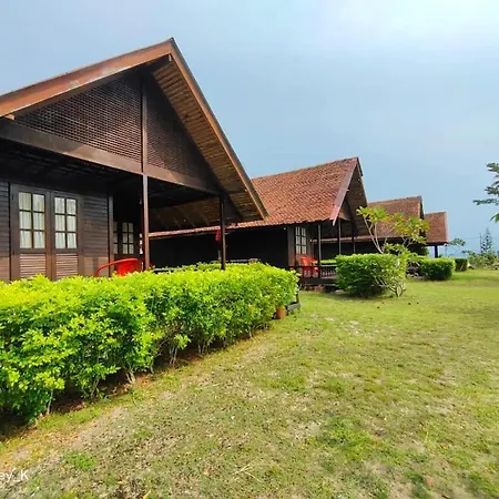 Alun Alun Island Resort Kampong Atap Zing Exterior photo