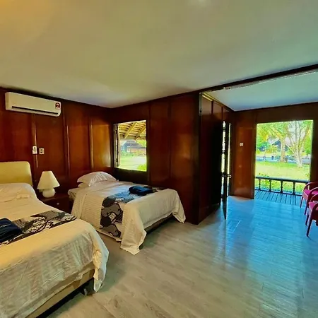 Alun Alun Island Resort Kampong Atap Zing Exterior photo