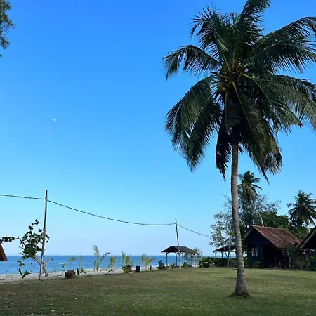 Alun Alun Island Resort Kampong Atap Zing Exterior photo