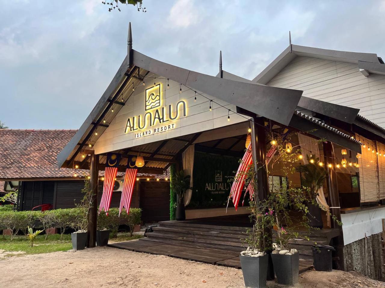 Alun Alun Island Chalet