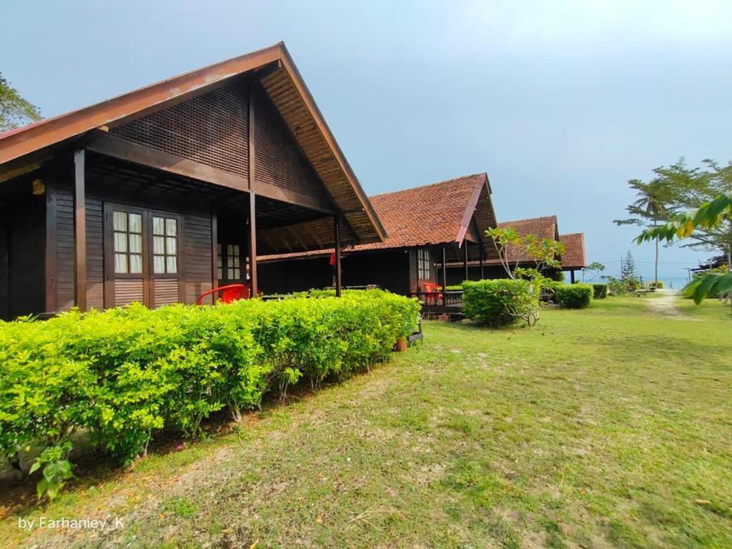 Alun Alun Island Chalet Kampong Atap Zing